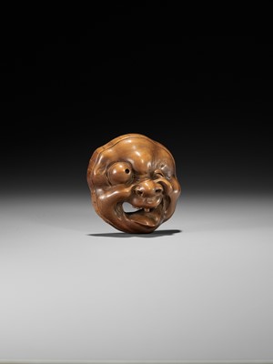 Lot 246 - A LARGE AND SUPERB WOOD MASK NETSUKE OF A GROTESQUELY GRIMACING MAN, ATTRIBUTED TO KOKEISAI SANSHO