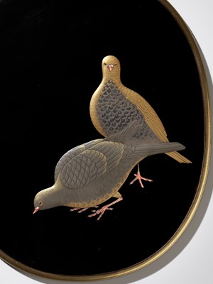 Lot 26 - A FINE LACQUER SUZURIBAKO DEPICTING A PAIR OF PIGEONS