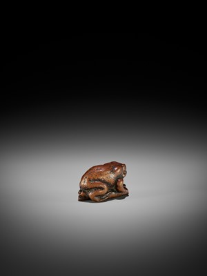 Lot 30 - SHUCHIKU: A SUPERB WOOD NETSUKE OF A FAT TOAD ON LOTUS LEAF