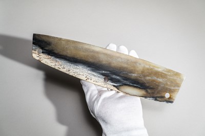 Lot 774 - A FINE MOTTLED JADE DAO BLADE, QIJIA CULTURE