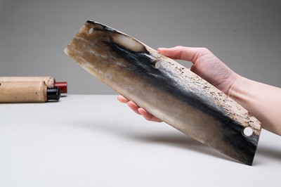Lot 774 - A FINE MOTTLED JADE DAO BLADE, QIJIA CULTURE