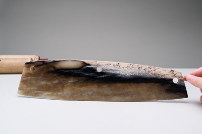 Lot 774 - A FINE MOTTLED JADE DAO BLADE, QIJIA CULTURE