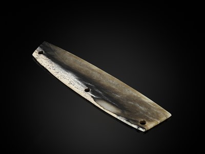 Lot 774 - A FINE MOTTLED JADE DAO BLADE, QIJIA CULTURE