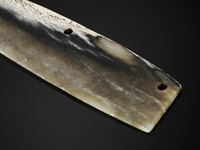 Lot 774 - A FINE MOTTLED JADE DAO BLADE, QIJIA CULTURE