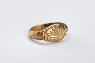 Lot 970 - AN ANCIENT BACTRIAN GOLD SEAL RING