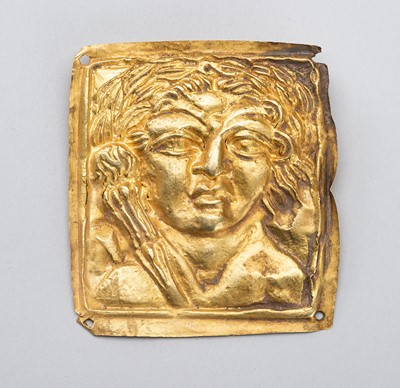 Lot 971 - AN ANCIENT BACTRIAN GOLD REPOUSSÉ PLAQUE