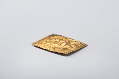 Lot 971 - AN ANCIENT BACTRIAN GOLD REPOUSSÉ PLAQUE