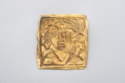 Lot 971 - AN ANCIENT BACTRIAN GOLD REPOUSSÉ PLAQUE