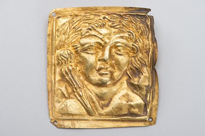 Lot 971 - AN ANCIENT BACTRIAN GOLD REPOUSSÉ PLAQUE