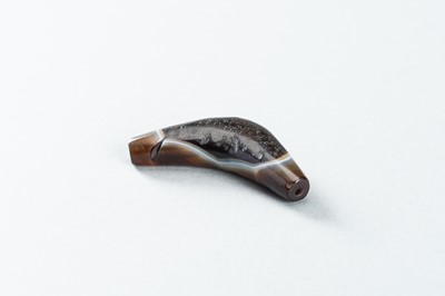 Lot 105 - AN OLD ‘CHUNG DZI’ BANDED AGATE BEAD