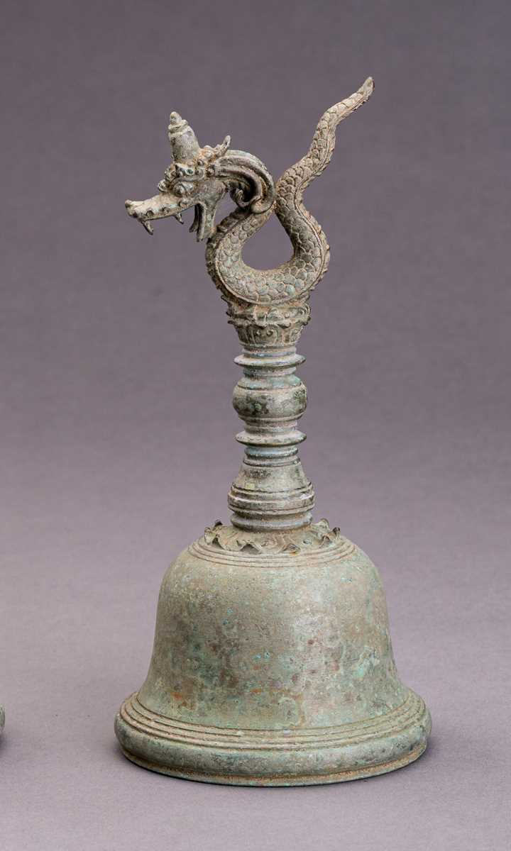 Lot 837 - A BRONZE ‘DRAGON’ TEMPLE BELL