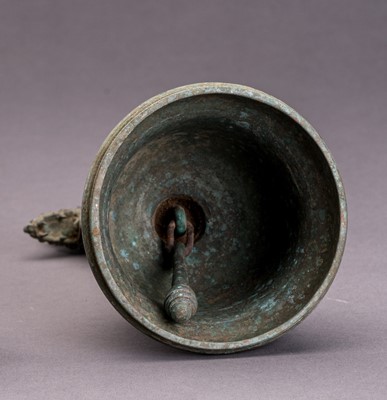 Lot 837 - A BRONZE ‘DRAGON’ TEMPLE BELL