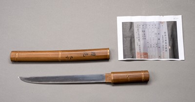 Lot 1340 - KUNIMITSU: A TANTO IN SHIRASAYA WITH POEM, EDO