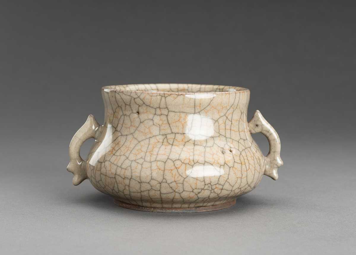 Lot 742 - A GUAN-STYLE GLAZED CERAMIC CENSER