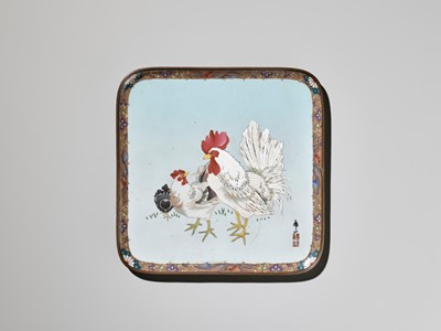 Lot 112 - KINZAN: A CLOISONNÉ ENAMEL SQUARE TRAY WITH COCKEREL AND HEN