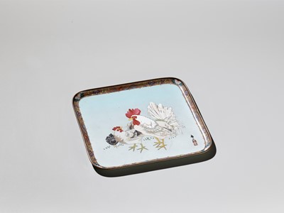 Lot 112 - KINZAN: A CLOISONNÉ ENAMEL SQUARE TRAY WITH COCKEREL AND HEN