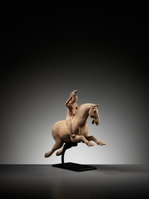 Lot 62 - A PAINTED POTTERY FIGURE OF A POLO PLAYER, SUI TO TANG DYNASTY