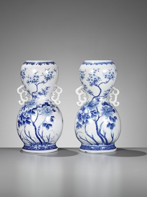 Lot 240 - A PAIR OF BLUE AND WHITE ARITA PORCELAIN VASES