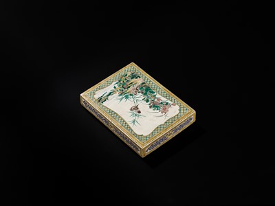 Lot 131 - A VERY RARE KO-KUTANI STYLE PORCELAIN SUZURIBAKO (WRITING BOX)