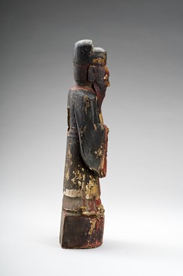 Lot 45 - A LACQUERED WOOD FIGURE OF A DIGNITARY, EARLY QING