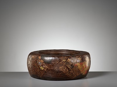 Lot 1 - A LARGE RIMPA STYLE LACQUERED AND INLAID PAULOWNIA WOOD HIBACHI (BRAZIER) WITH LUNAR HARES