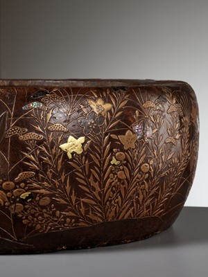 Lot 1 - A LARGE RIMPA STYLE LACQUERED AND INLAID PAULOWNIA WOOD HIBACHI (BRAZIER) WITH LUNAR HARES