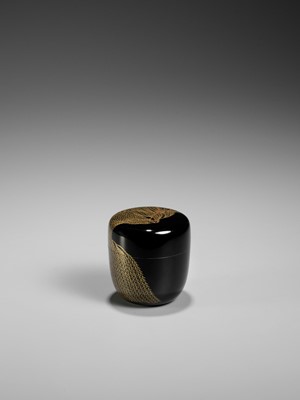 Lot 27 - A BLACK AND GOLD LACQUER NATSUME (TEA CADDY) WITH A WEEPING WILLOW (YANAGI)