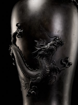Lot 108 - A MASSIVE BRONZE VASE WITH DRAGONS