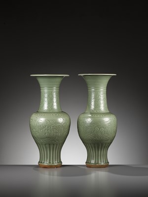 Lot 83 - A PAIR OF LARGE LONGQUAN CELADON PHOENIX TAIL VASES, YENYEN, LATE MING DYNASTY