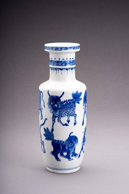 Lot 727 - A BLUE AND WHITE PORCELAIN ROULEAU VASE