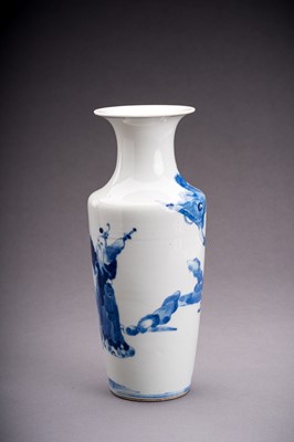 Lot 658 - A BLUE AND WHITE PORCELAIN VASE, LATE QING DYNASTY