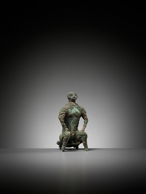 Lot 615 - A BRONZE FIGURE OF A SEATED MAN, DONG SON CULTURE