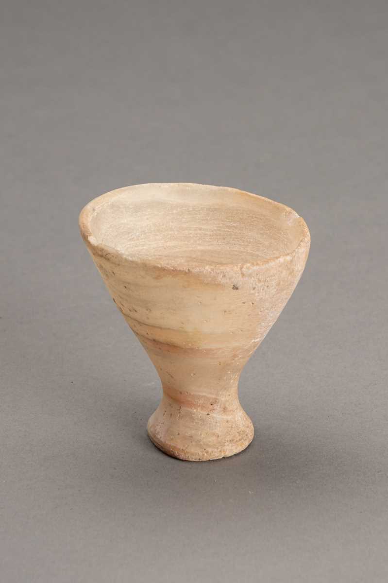 Lot 987 - A SMALL BACTRIAN BANDED CALCITE CONE-LIKE BEAKER