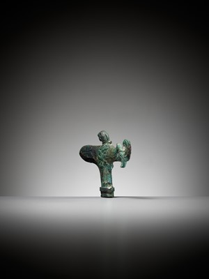 Lot 462 - A BRONZE ‘PHOENIX’ HALBERD BLADE, GE, EASTERN ZHOU DYNASTY