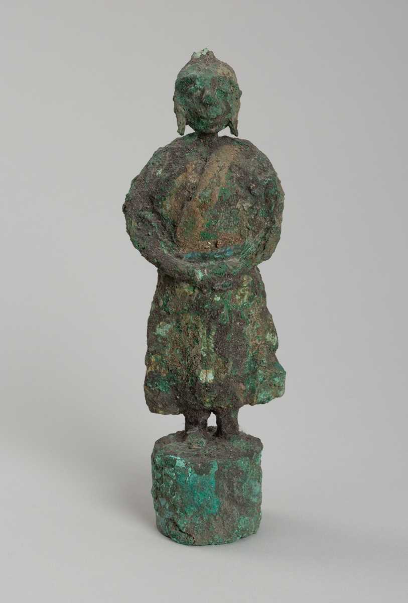 Lot 1489 - A BRONZE FIGURE OF A MAN, DONG SON CULTURE