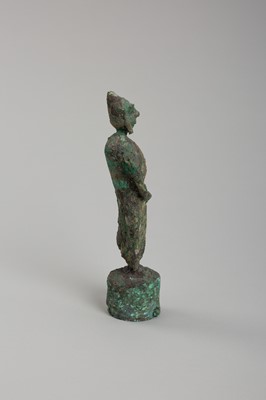 Lot 1489 - A BRONZE FIGURE OF A MAN, DONG SON CULTURE