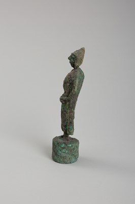 Lot 1489 - A BRONZE FIGURE OF A MAN, DONG SON CULTURE