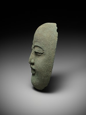 Lot 687 - A BRONZE DEATH MASK, GOA MADE, EAST JAVA, INDONESIA, 1ST MILLENNIUM BC - 1ST MILLENNIUM AD
