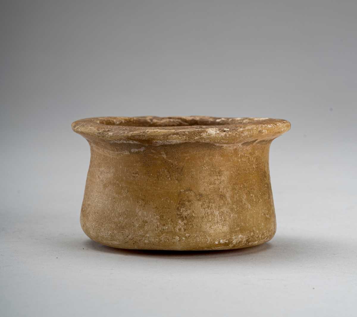 Lot 984 - A BACTRIAN CALCITE POT