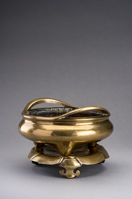 A LARGE GILT-BRONZE TRIPOD CENSER WITH MATCHING STAND, QING