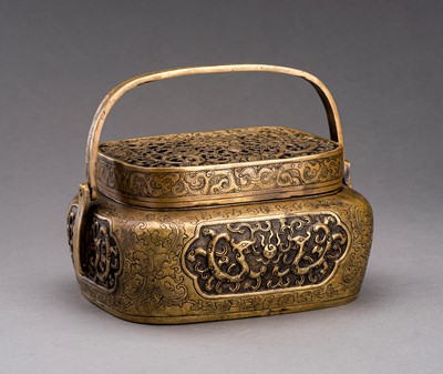 Lot 797 - A BRONZE ‘DRAGON’ HANDWARMER WITH OPENWORK COVER, 1900s