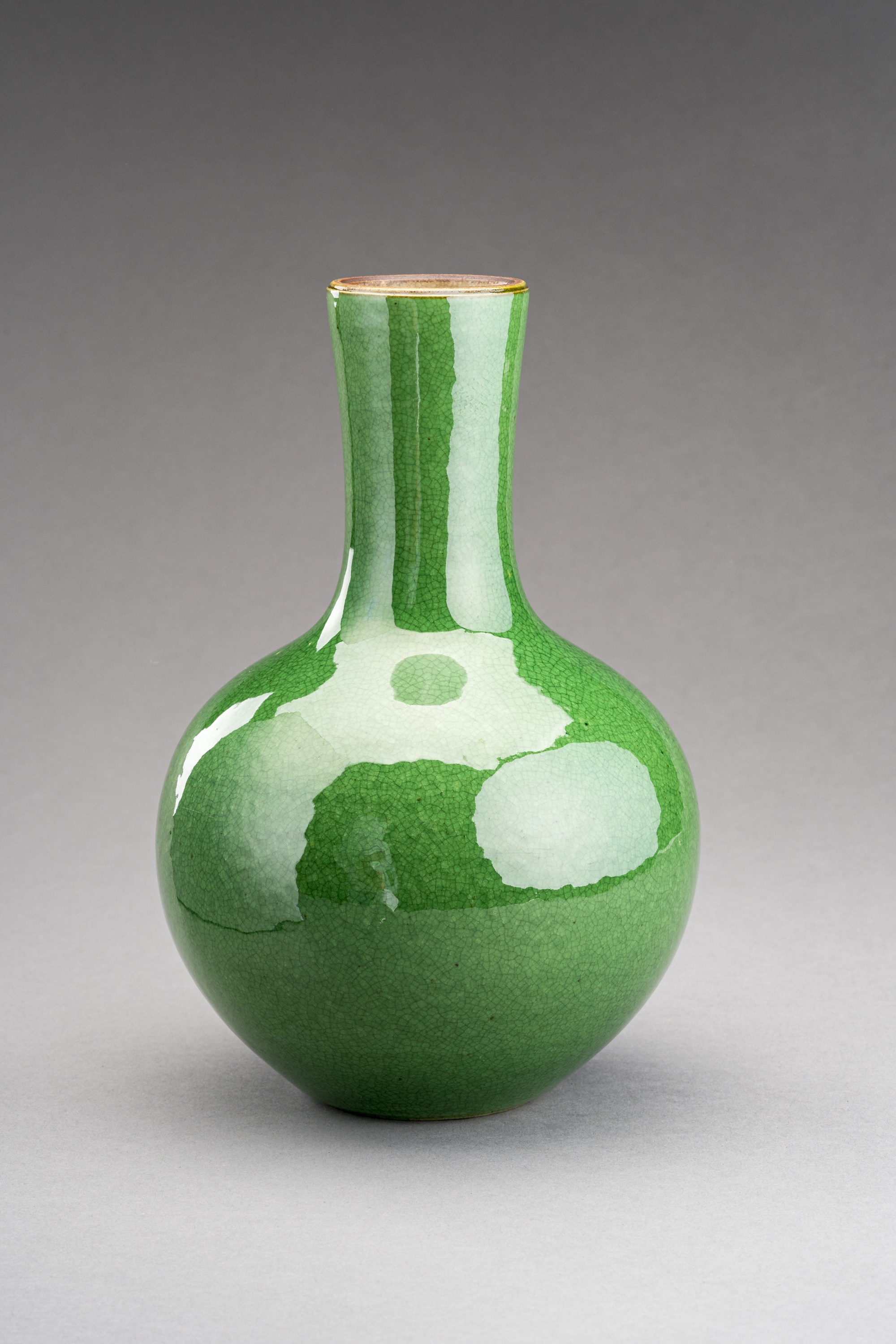 バカラ　グレインVASE バカラ グレインVASE Porcelain Vase with Crackle Finish
