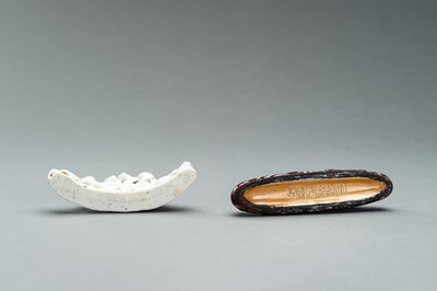 Lot 679 - A GROUP OF TWO PORCELAIN BRUSH RESTS