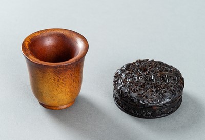 Lot 55 - A CARVED TORTOISESHELL SNUFF BOX AND A ‘RHINO HORN’ IMITATION WINE CUP