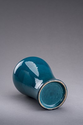 Lot 685 - A TURQUOISE CRACKLE-GLAZED PORCELAIN VASE, MEIPING, c. 1920s