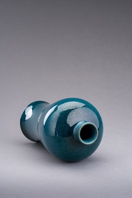 Lot 685 - A TURQUOISE CRACKLE-GLAZED PORCELAIN VASE, MEIPING, c. 1920s