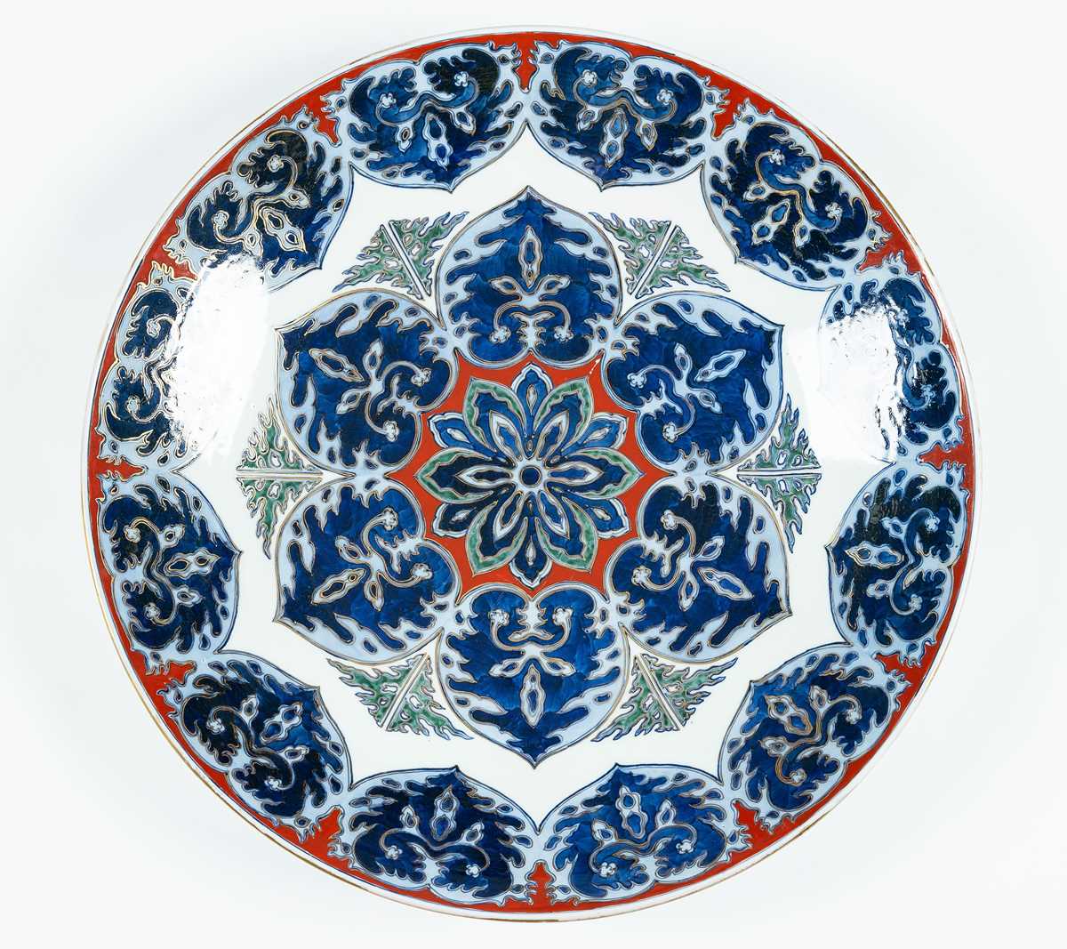 Lot 104 - A MASSIVE ARITA PORCELAIN ´FLORAL´ CHARGER, 19th CENTURY