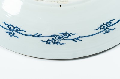 Lot 104 - A MASSIVE ARITA PORCELAIN ´FLORAL´ CHARGER, 19th CENTURY