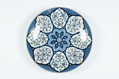 Lot 105 - A MASSIVE ARITA PORCELAIN ´FLORAL´ CHARGER, 19th CENTURY