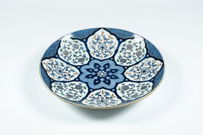 Lot 105 - A MASSIVE ARITA PORCELAIN ´FLORAL´ CHARGER, 19th CENTURY